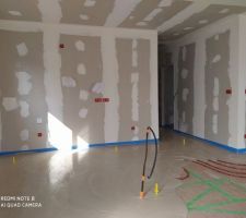 Chape liquide en cours pièce de vie