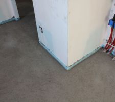 Chambre amis : vue sur les collecteurs partie nuit et l'entrée