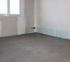 Chambre enfant : vue depuis le dressing