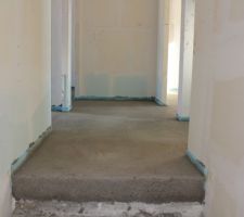 Dégagement partie nuit depuis escaliers partie jour