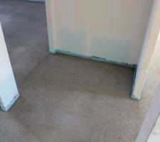 Dégagement partie nuit : vue sur la chambre parents (au fond à gauche) et chambre amis (à droite)