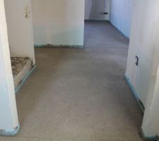 Dégagement vue depuis salle de bain, avec vue sur chambre enfant