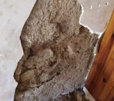 Platre enlev&eacute;, on voit la terre et la pierre, avant que j'enl&egrave;ve toute la "terre"