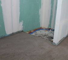 Salle de bain : bac de douche à l'état brut !