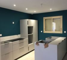 Apres 2 jours de pose de la cuisine par nos p?tits bras