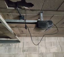 Moteur de la porte du garage