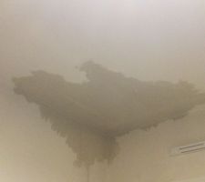 Le plafond de mon salon quand il pleut que fait le constructeur => RIEN
