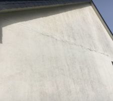 Fissures côté de la maison , qui suit la dalle étage