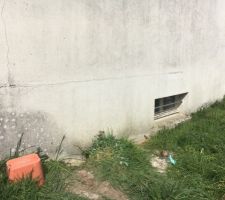 Fissures côté de la maison , qui suit la dalle étage du garage sous sol