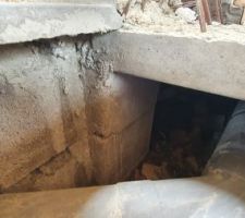Rustine sur un poteau rustiné