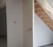 Cloison sous escalier