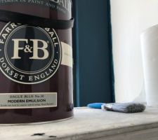 Chambre parentale, 1ere couche de peinture Hague Blue de F&B