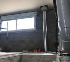 Suite du placo plafond de l'étage et pose du conduit de cheminée