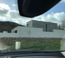 Début du crépis sur toute la partie en limite de propriété avec le voisin