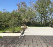 Mise en place de jardinières autour de la piscine et de la terrasse