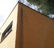 L'isolation ext&eacute;rieure &eacute;tait cens&eacute;e ne pas rester trop longtemps expos&eacute;e aux intemp&eacute;ries...