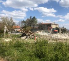 D&eacute;molition de la grange.