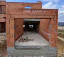 Seuils de portes maçonnés et appuis de fenêtre posés