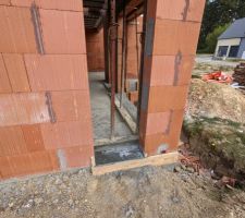 Seuils de portes maçonnés et appuis de fenêtre posés