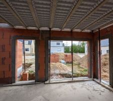 Seuils de portes maçonnés et appuis de fenêtre posés