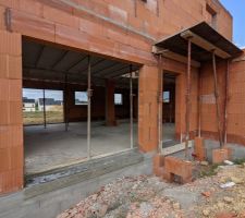 Seuils de portes maçonnés et appuis de fenêtre posés