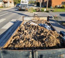 Arrêt du chantier, benne pleine