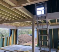 Vu intérieure de la maison après la pose des murs