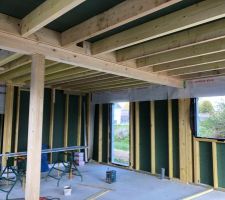 Vu intérieure de la maison après la pose des murs