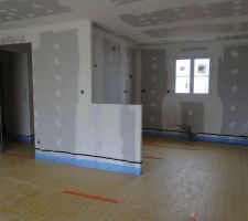 Cuisine vue depuis le séjour-salon