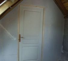 Cloison dans l'étage de l'annexe.