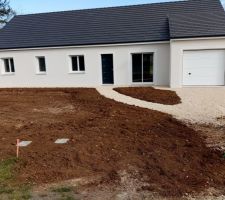 Terrassement terminé ça change !!!! un beau travail propre et de qualité