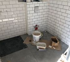 Pose des carreaux salle de bain du bas