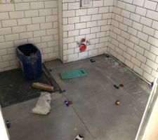 Pose des carreaux salle de bain du bas