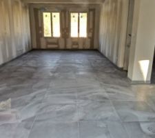 Pose du carrelage terminée