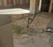 Pose du carrelage en cours