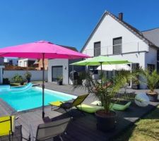 Vue de notre terrasse avec la piscine