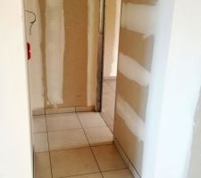 Carrelage entr&eacute;e, cuisine et cellier pos&eacute;