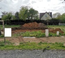 Fin du trou, reste plus que les tranchées pour les foundations à faire