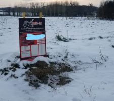 Panneau enfin install&eacute;.
Notre terrain sous la neige