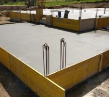 Dalle du garage fraîchement coulée