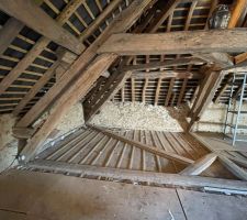 Isolation prevue en laine de roche epaisseur 100
Plancher en bois massif
Cloison en BA13