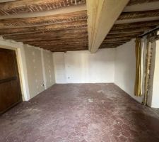 Démolition du plancher (fait a l'ancienne avec du sable + base bois)
Et pose d'un plancher OSB + plancher flottant
