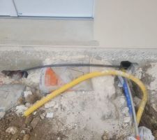 Il est bien imperm&eacute;able notre vide sanitaire! Y a rien qui passe... pas une goutte! Normal qu ils ne mettent pas beaucoup de ventilations s'il laissent des ouvertures comme &ccedil;a!