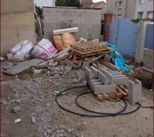 C'est du propre... un chantier bien nettoyé! Bien propre! C'est vraiment une organisation haut de gamme!
