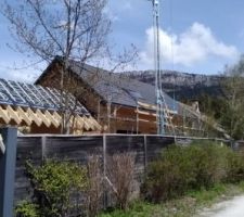 Les tuiles et vélux sont posés, étanchéité en cours!
