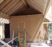 Les tuiles et vélux sont posés, étanchéité en cours!