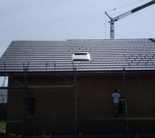 Les tuiles et vélux sont posés, étanchéité en cours!