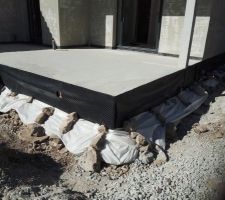 Drain enrobé dans du ballast et géotextile