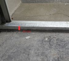 Pas de la porte d'entr&eacute;e