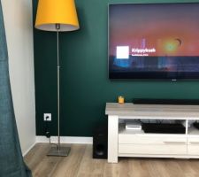 Lampadaire abat jour jaune salon